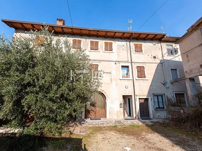 Casa con 8 locali in vendita in Via Ponte, SantAmbrogio Di Valpolicella