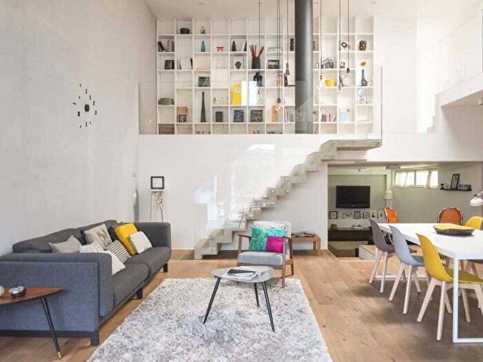 Appartamento quadrilocale in affitto in Via Cristoforo Gluck, Cascina dei Pomi, Milano