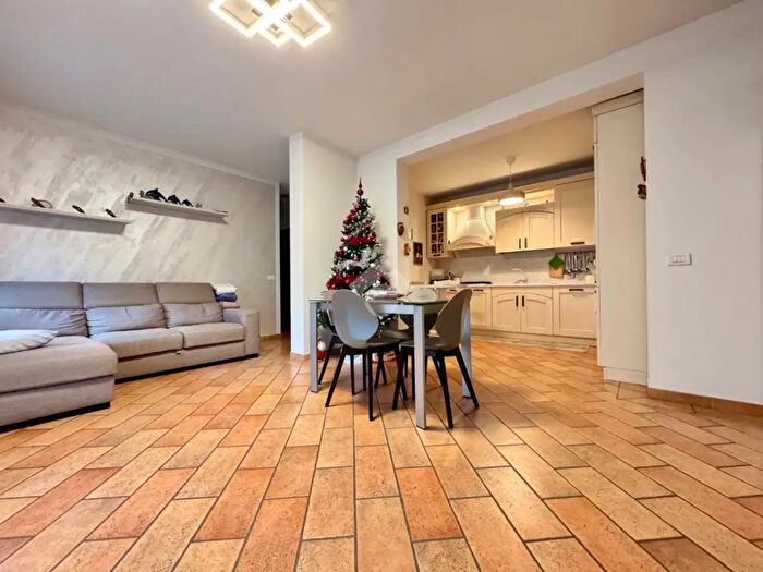 Appartamento trilocale in vendita in Via Vigne, Castelleone