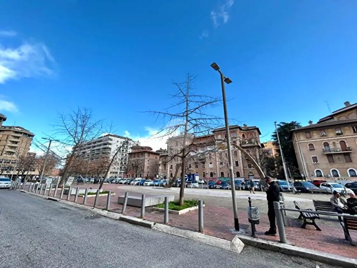 Appartamento quadrilocale in vendita in Via Portuense, Roma