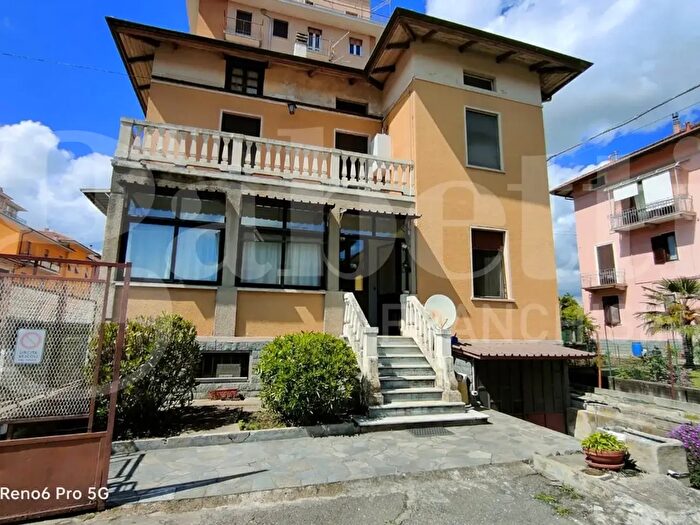 Casa con 10 locali in vendita in Via Antonio Gramsci, Gaglianico
