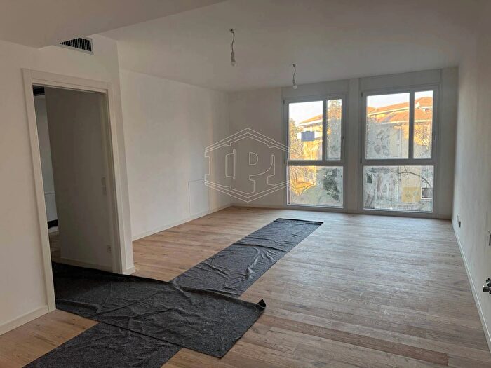 Appartamento quadrilocale in vendita in Largo Europa, Padova