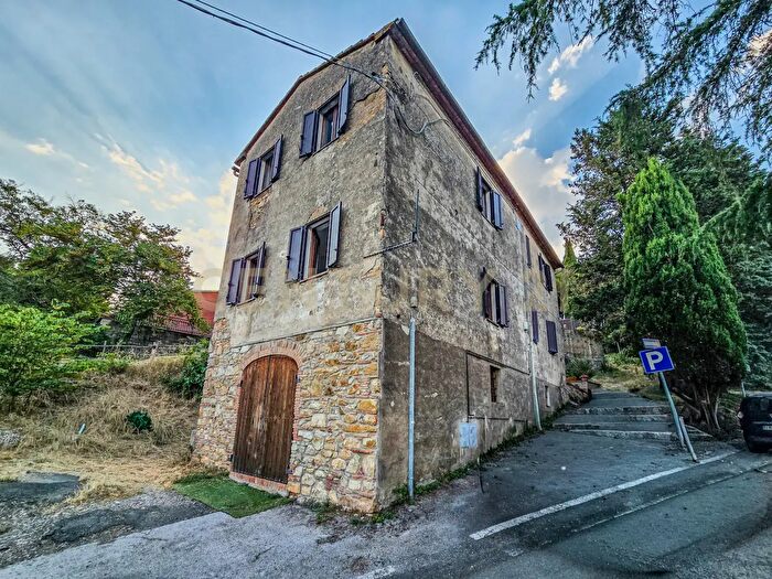 Casa con 9 locali in vendita in Via del Poggio a, Gavorrano