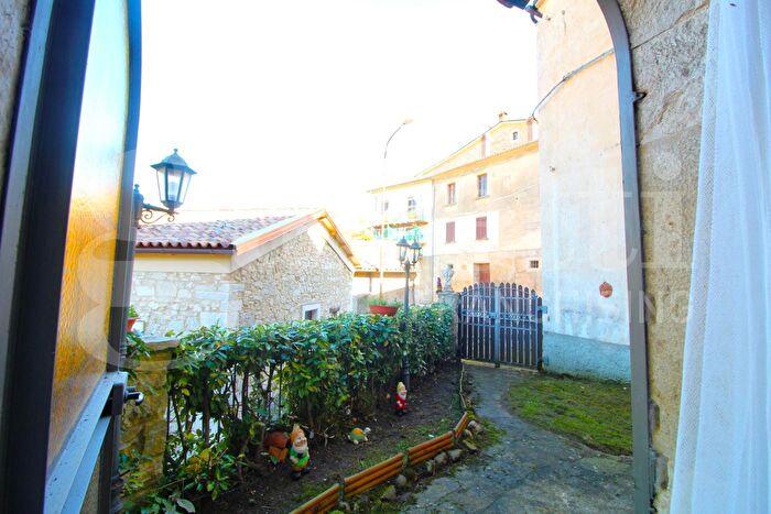 Appartamento con 5 locali in vendita in Via Roma Snc, Montenero Val Cocchiara