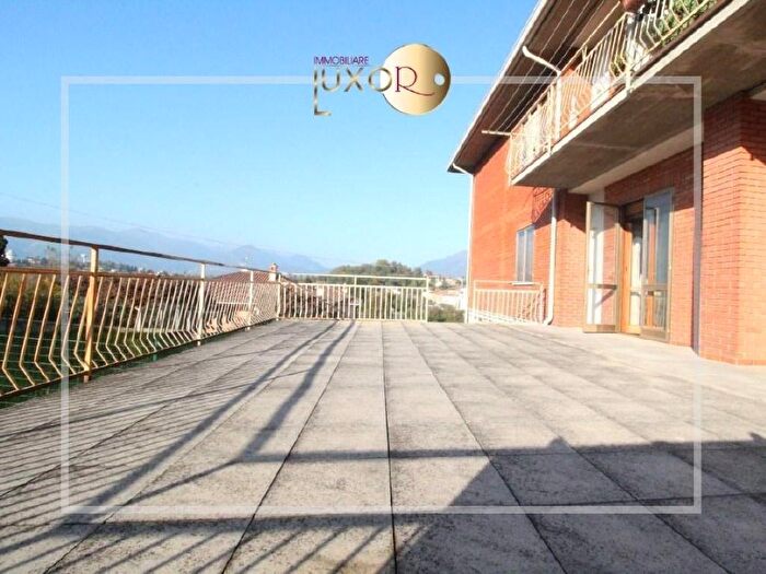 Appartamento quadrilocale in vendita in Via Umberto Riva, Costa Masnaga