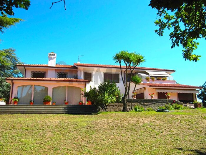 Casa con 15 locali in vendita in Via Arturo Pompeato Luchini, Fiumicino