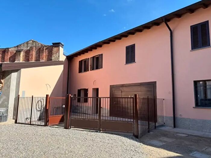 Casa trilocale in vendita in Via Vittorio Emanuele II, Casorate Primo