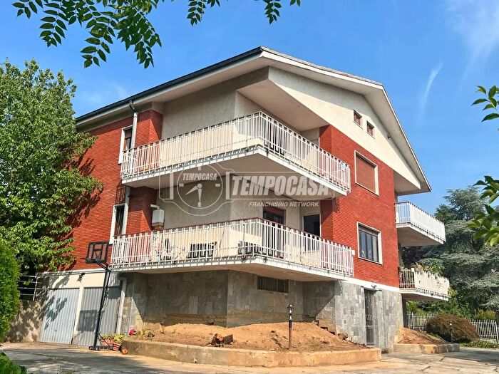 Appartamento trilocale in vendita in Via Adamello, Pino Torinese