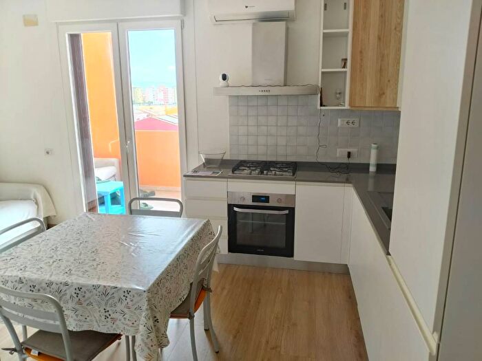 Appartamento trilocale in affitto in Via Polonia, Quartu, Quartu Sant'Elena