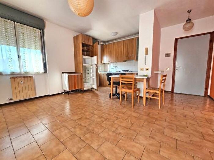 Appartamento bilocale in vendita in Via Costi, Leffe