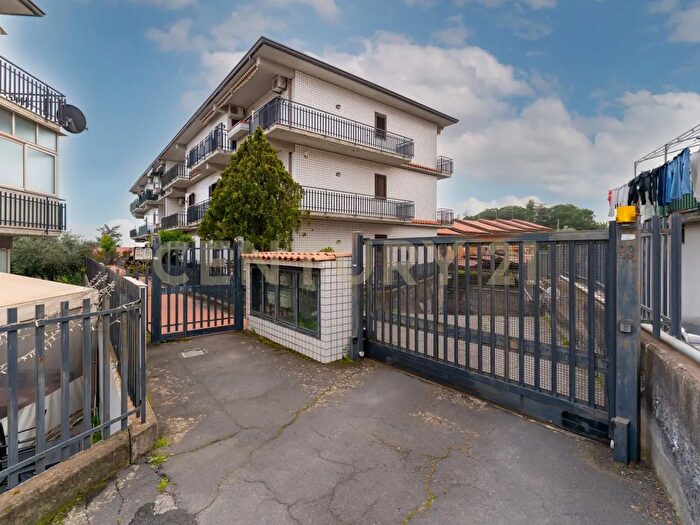 Appartamento trilocale in vendita in Via Ercole Patti, Pedara