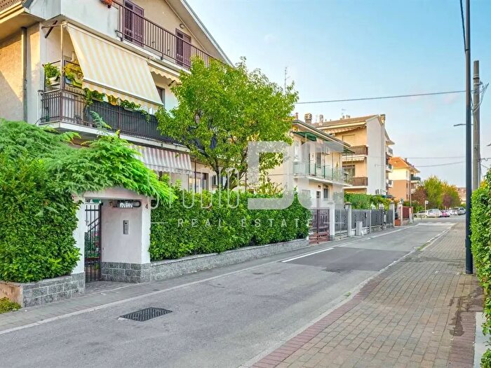 Appartamento trilocale in vendita in Via Alberto da Giussano, Limbiate