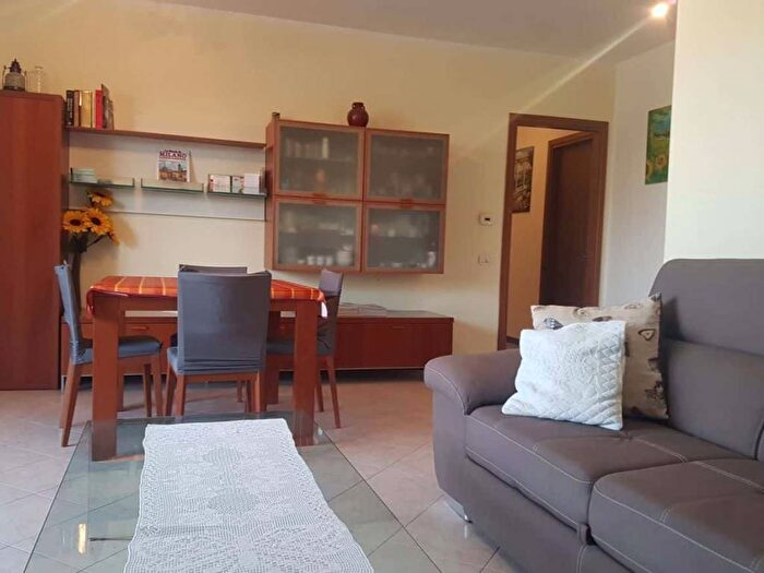 Appartamento trilocale in affitto in Via Francesco Gonin, Giambellino, Milano