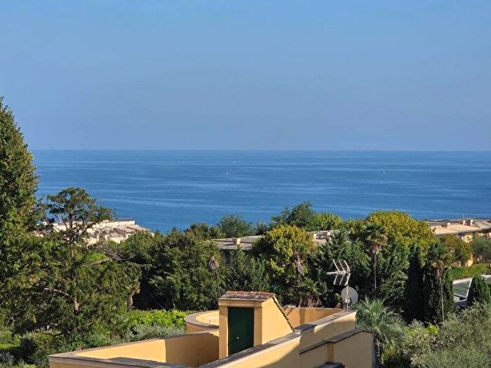 Appartamento trilocale in affitto in Via Giuseppe Parini, Albaro, Genova