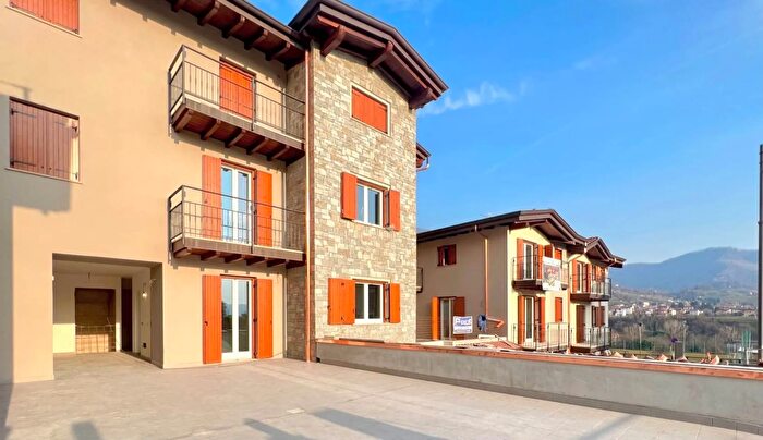 Appartamento quadrilocale in vendita in Via Aldo Moro dVigano San Martino, Vigano San Martino