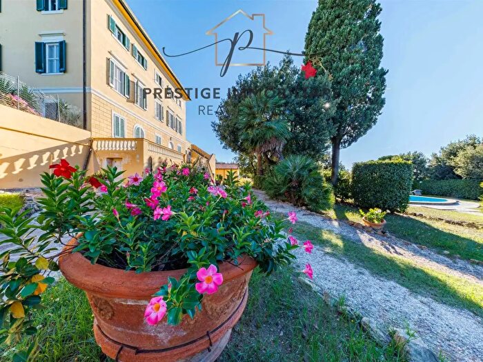 Appartamento con 5 locali in vendita in Livorno