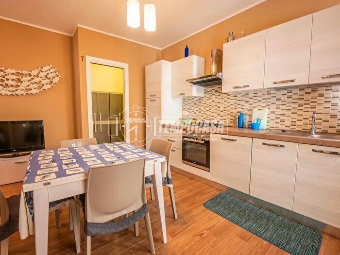 Appartamento trilocale in vendita in Viale Regina Margherita, Potenza Picena