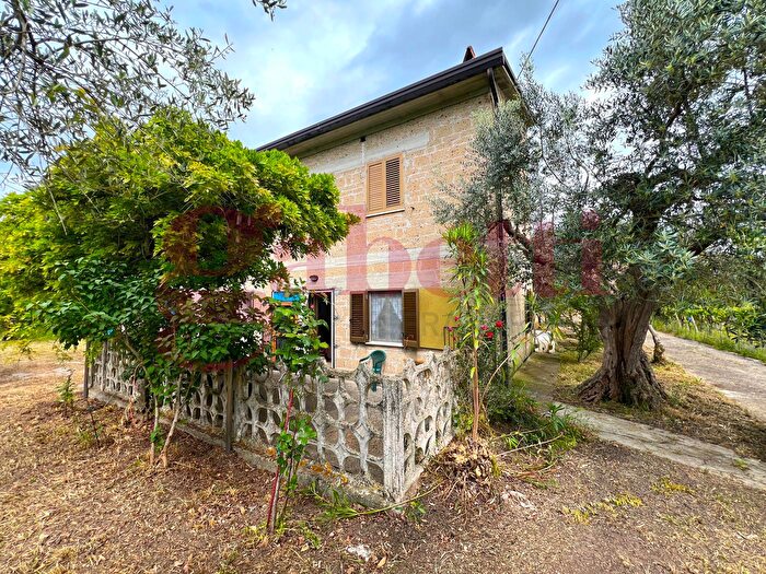 Casa con 5 locali in vendita in Via Fontana delle Selve Snc, Castelvenere