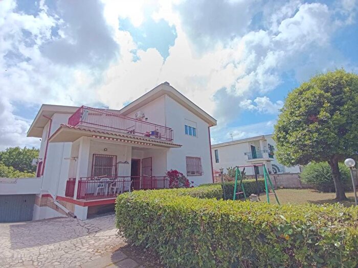 Appartamento trilocale in affitto in Via Po, Villa Claudia, Anzio