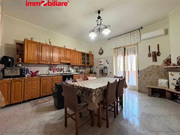 Appartamento trilocale in vendita in Via Fratelli Cervi, Parete