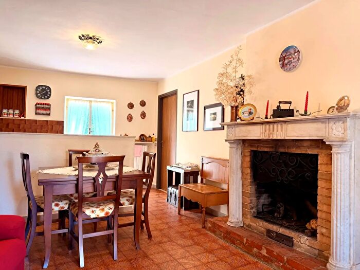 Casa con 6 locali in vendita in Via del Forno, Garessio