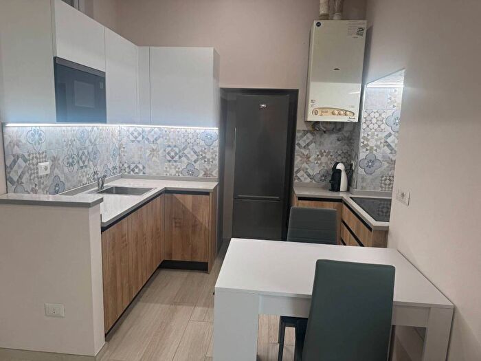 Appartamento in affitto in Via F De Ambrosis, Centro, Gavirate