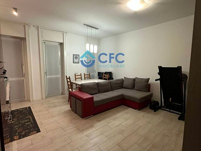 Appartamento trilocale in affitto in Viale Legioni Romane, Bande Nere Inganni, Milano