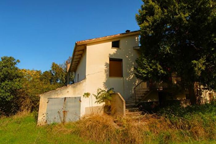 Casa con 6 locali in vendita in Mergo