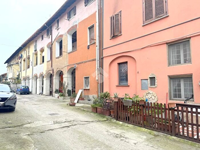 Appartamento con 5 locali in vendita in Via Carlo Romanò, Cesate