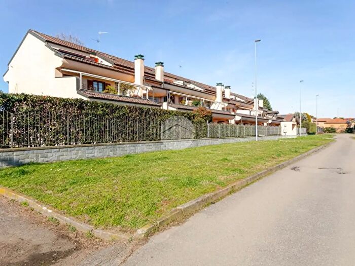 Appartamento trilocale in vendita in Via Antonio Meucci, Bollate