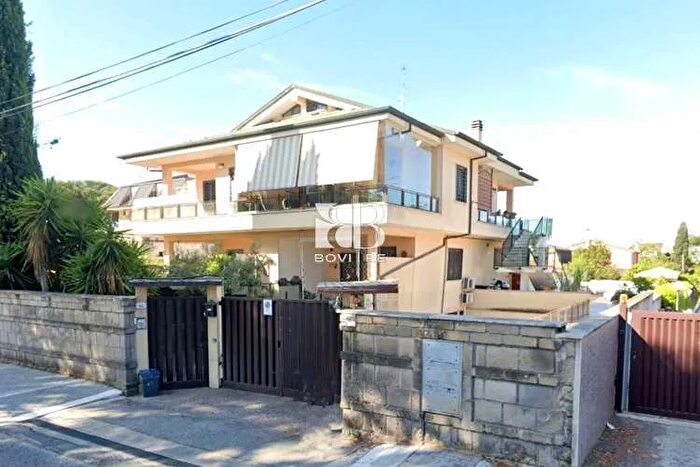 Casa trilocale in vendita in Via di Macchia Saponara RomaCasal Palocco, Roma