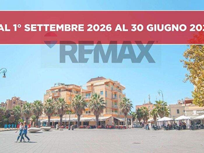 Appartamento trilocale in affitto in Piazza Giuliano della Rovere, Ostia Levante, Roma