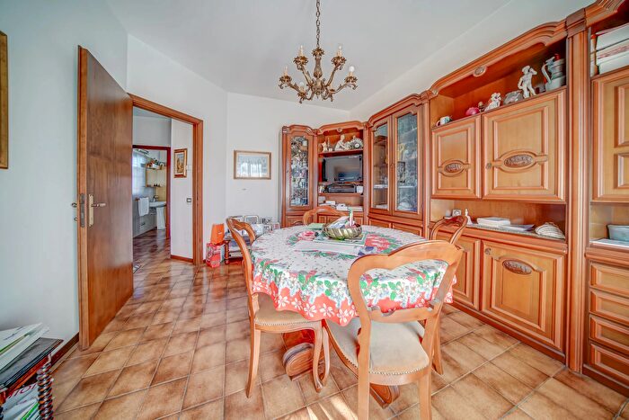 Appartamento trilocale in vendita in Don Bosco, Angera