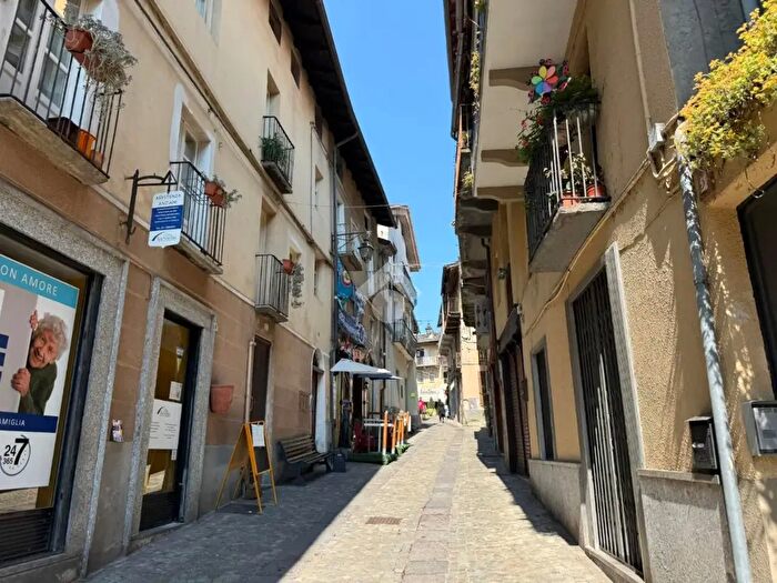 Casa quadrilocale in vendita in Via Cibrario, Lanzo Torinese