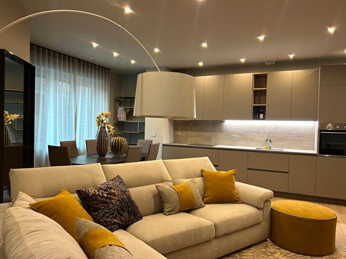 Appartamento trilocale in affitto in Via Italo Gastaldi, Centro, Alba