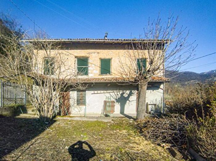 Casa in vendita in Via Cascutelli, SantOmobono Terme