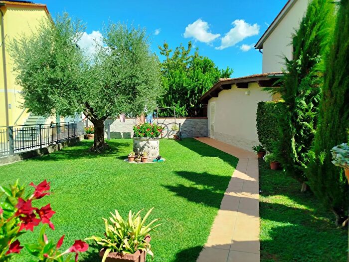 Casa con 5 locali in vendita in Via di Paganico, Capannori