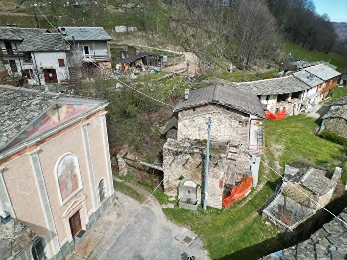 Casa quadrilocale in vendita in Frazione Agliasco Re, Paesana