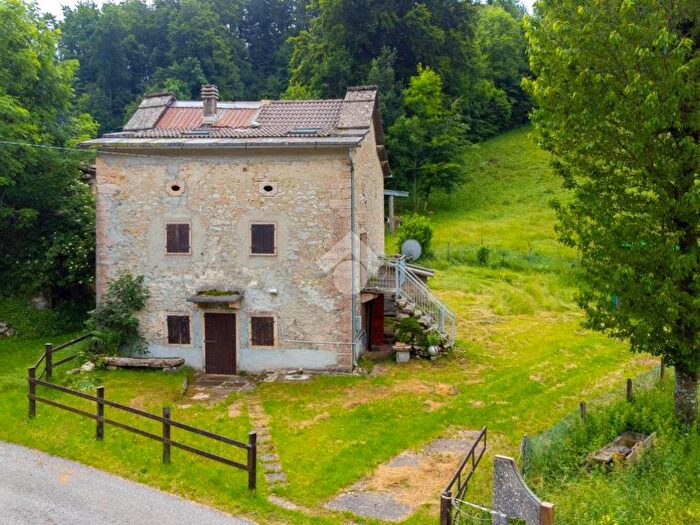 Casa trilocale in affitto in Contrada Pomari, San Francesco, Roverè Veronese