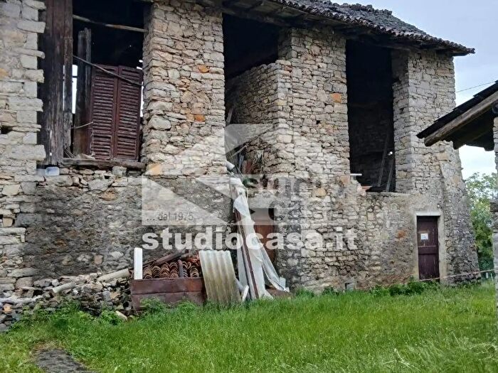 Casa quadrilocale in vendita in Via Torre, Rota DImagna