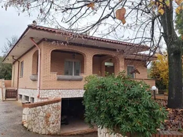 Casa con 5 locali in vendita in Via dei Colli I Tratto, Sezze