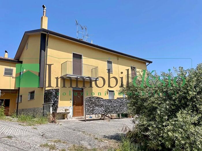 Casa con 5 locali in vendita in Potenza
