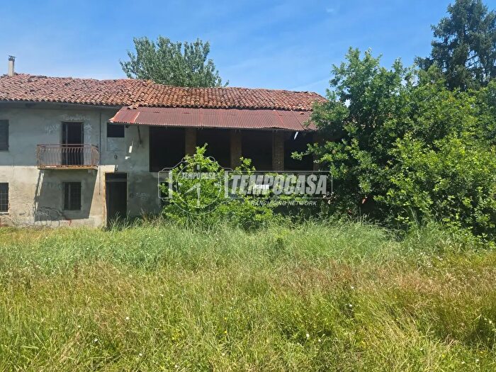 Casa quadrilocale in vendita in Strada Isolabella, Valfenera