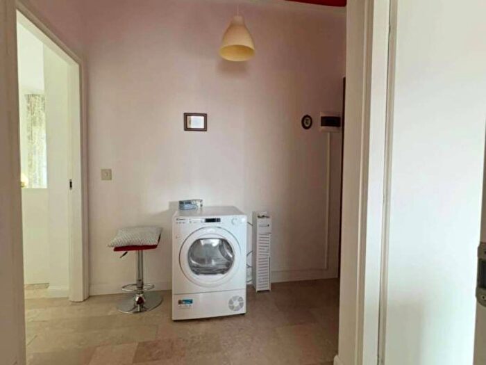 Appartamento trilocale in affitto in Alzaia Naviglio Pavese, Famagosta, Milano