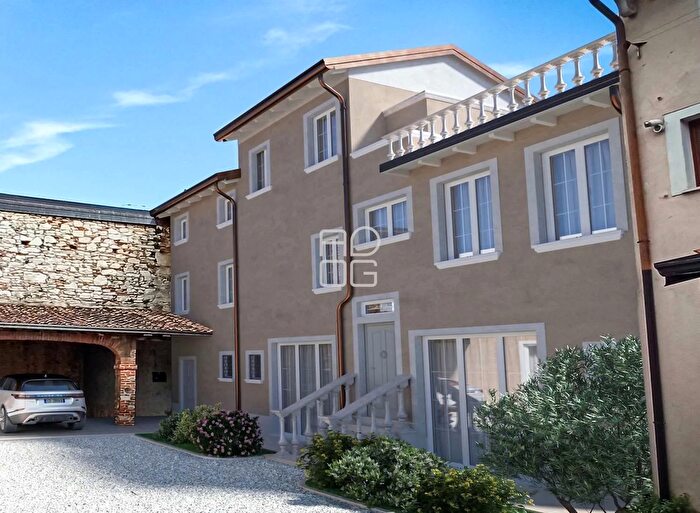 Appartamento trilocale in vendita in Piazza Garibaldi, Desenzano Del Garda