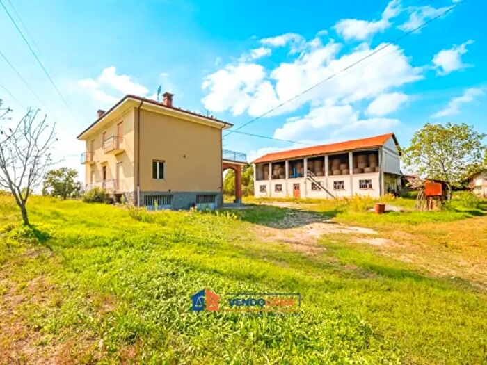 Casa con 6 locali in vendita in Regione Piana, Cherasco
