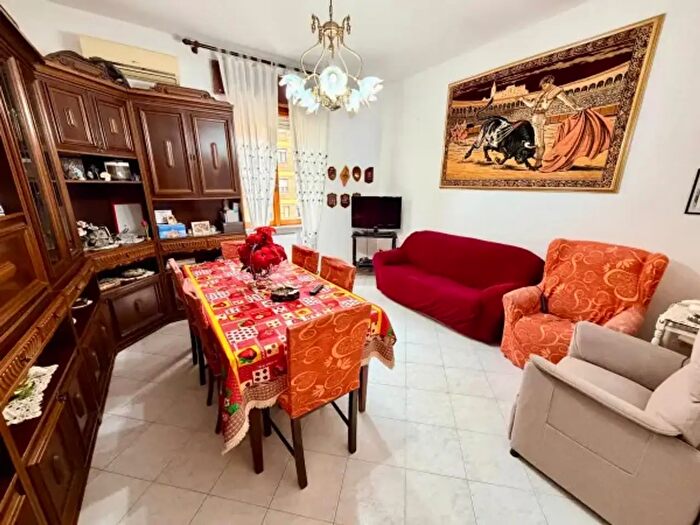 Appartamento quadrilocale in vendita in Viale Dante Alighieri, Piacenza