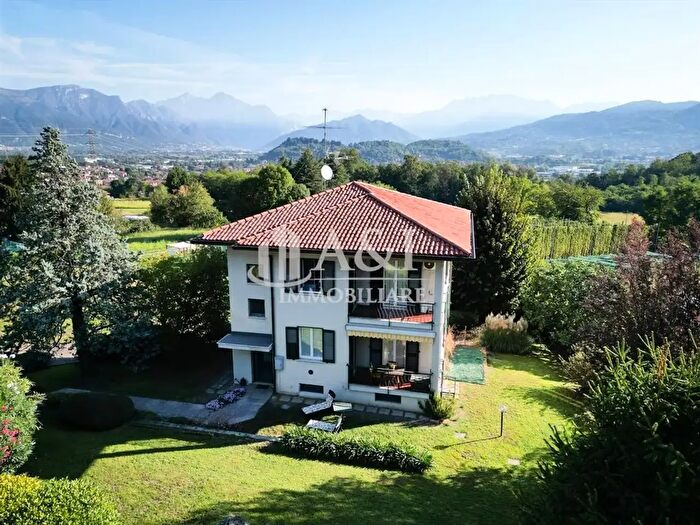 Casa quadrilocale in vendita in Via Cesare Beccaria, Monza