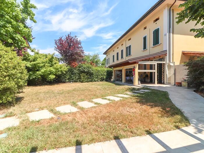 Casa con 8 locali in vendita in Via Lame, Castel Maggiore