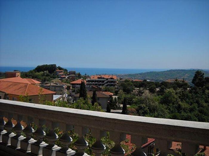 Casa con 6 locali in vendita in Colonnella